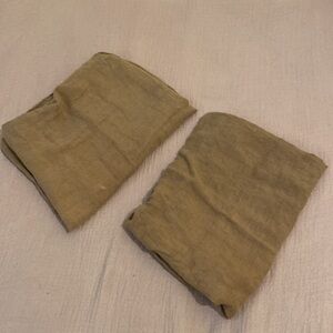 Parachute 100% Linen in Warm Tan Standard size pillowcase. 2pcs